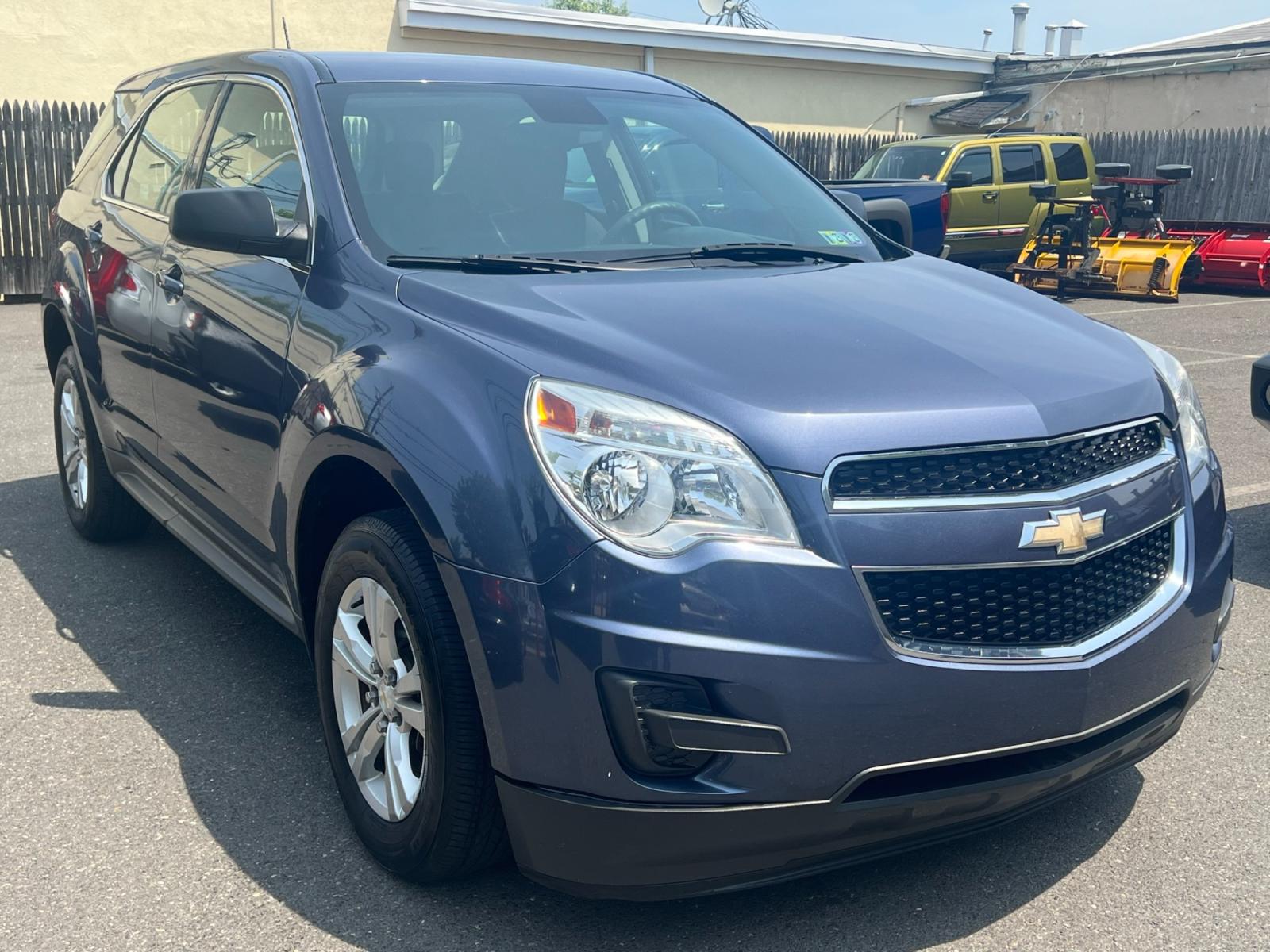 2014 Blue /gray Chevrolet Equinox (2GNALAEK4E6) , located at 1018 Brunswick Ave, Trenton, NJ, 08638, (609) 989-0900, 40.240086, -74.748085 - Super Clean Chevy Equinox with only 69k miles on it, serviced up and ready to go. Call Anthony to set up an appt to see and drive, 609-273-5100 - Photo #4